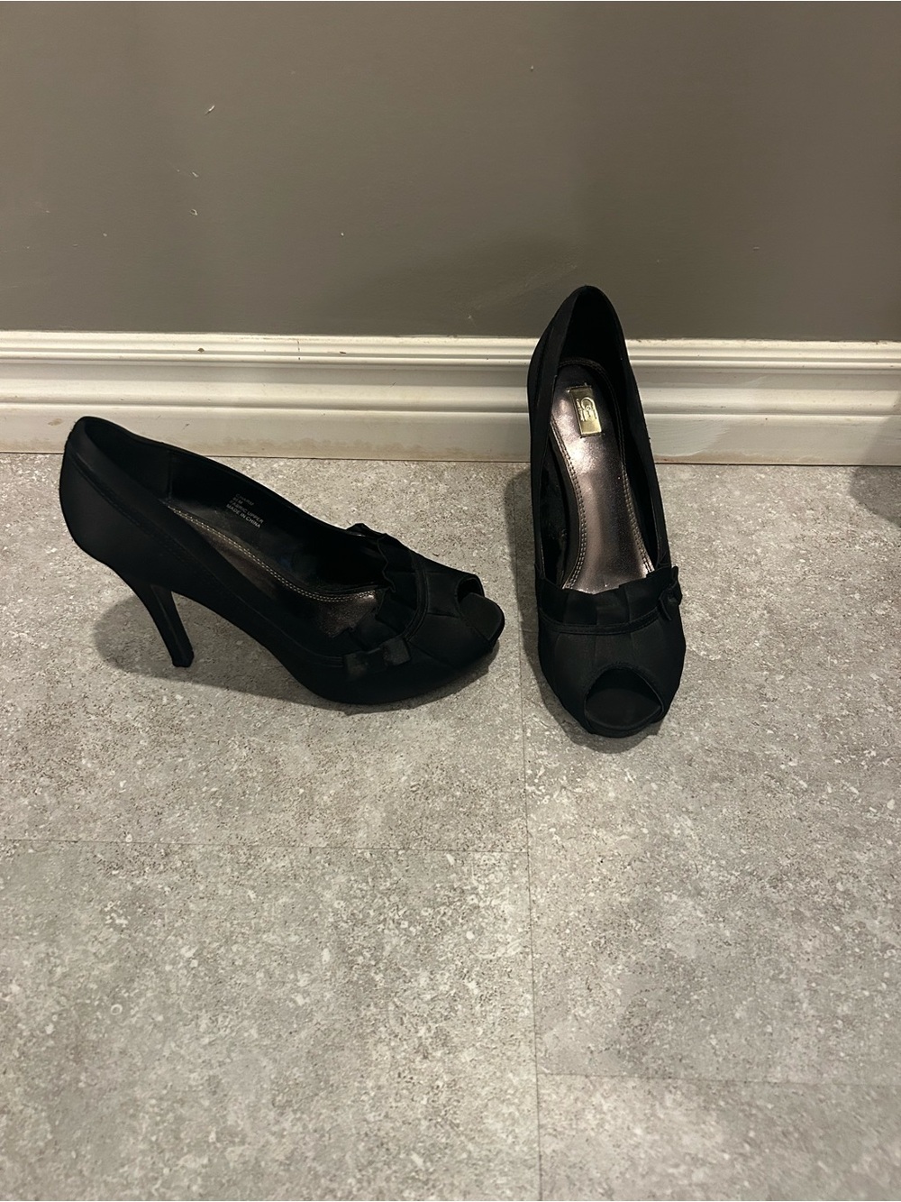 Black Pumps